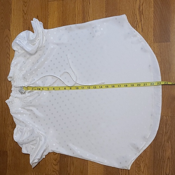 Chenault Women's White Short Sleeve Lightweight Blouse (Sz M) - Picture 9 of 11